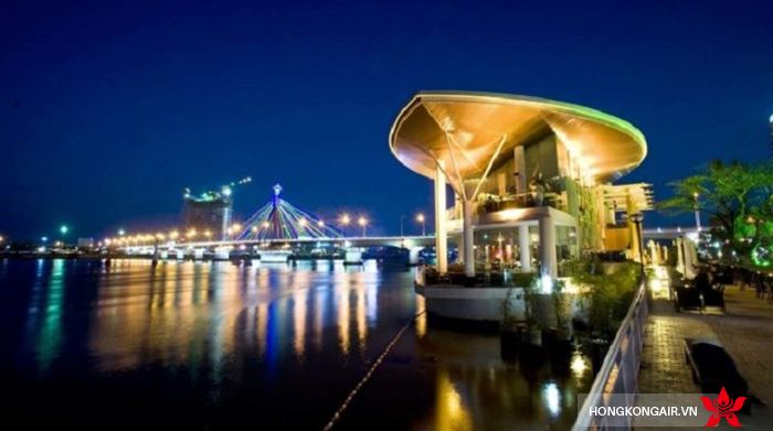 Thưởng thức cafe trên sông Hangang vào buổi tối